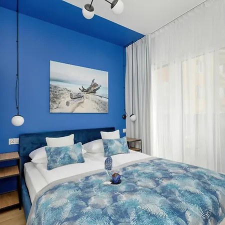 Unique Marina 1 With Spacious Balcony In By Renters *