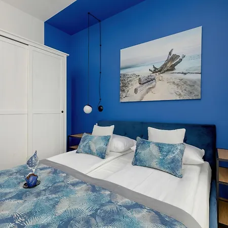 Unique Marina 1 With Spacious Balcony In By Renters Appartement *