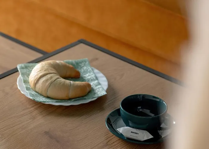 Unique Marina 1 With Spacious Balcony In By Renters Apartment *